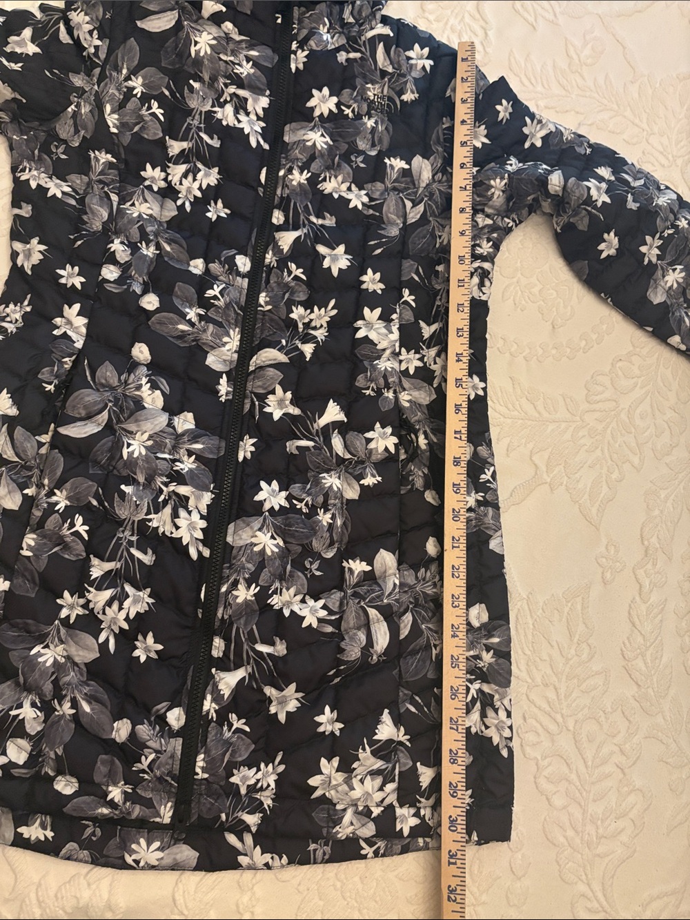 The North Face Black and White Floral Quilted Hooded Coat - Picture 4 of 4